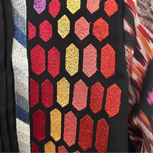 Ranna Gill Embroidered Blouse Jewel Tone Top V-Neck Pleated Black Size Small - Picture 16 of 16